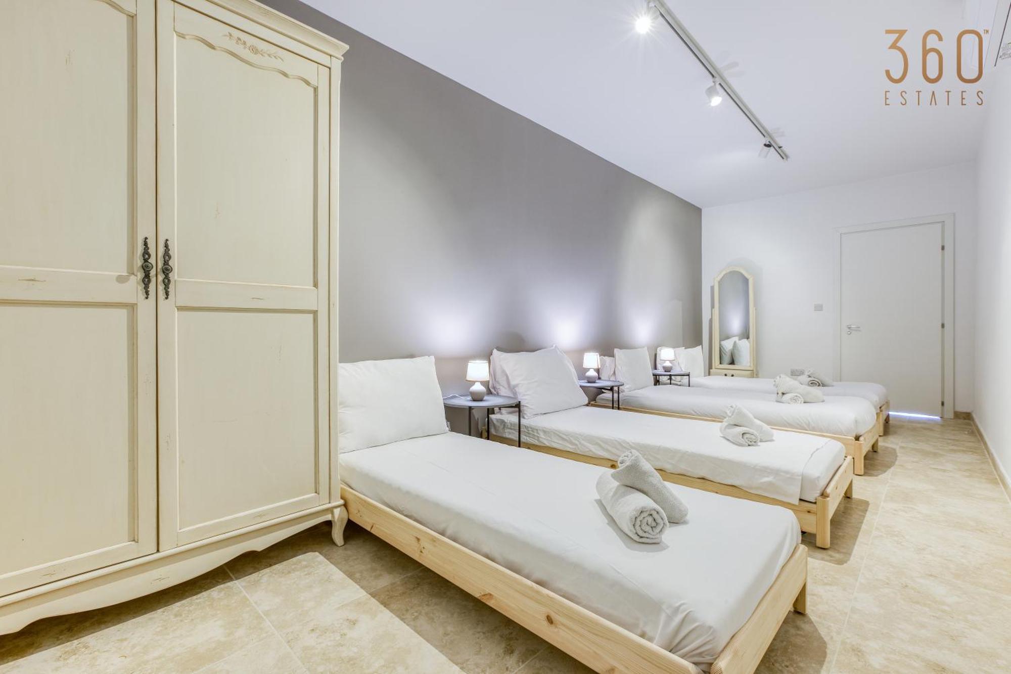 A Large, Fully Equipped 2br In By 360 Estates